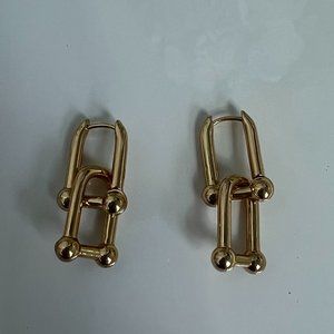 Fashions style gold metal earrings